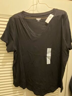 Old Navy NWT Women’s Black V-Neck Shirt